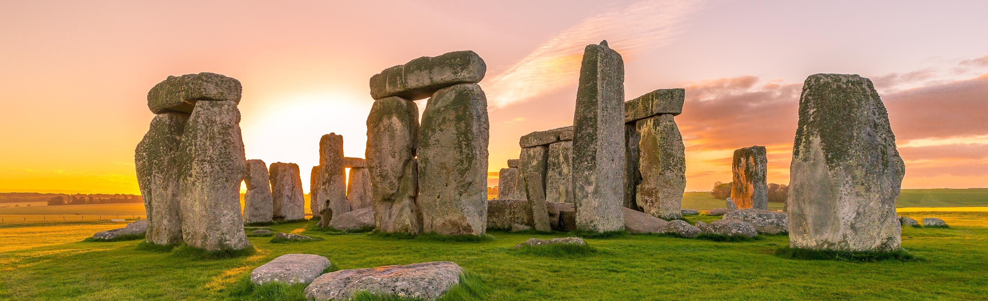 Древние похожие. Стоунхендж Южная Англия. Stonehenge в трансформерах. Юго Западная часть Англии Стоунхендж. Мегалитические сооружения Стоунхендж 1050 г.до н.э Великобритания.